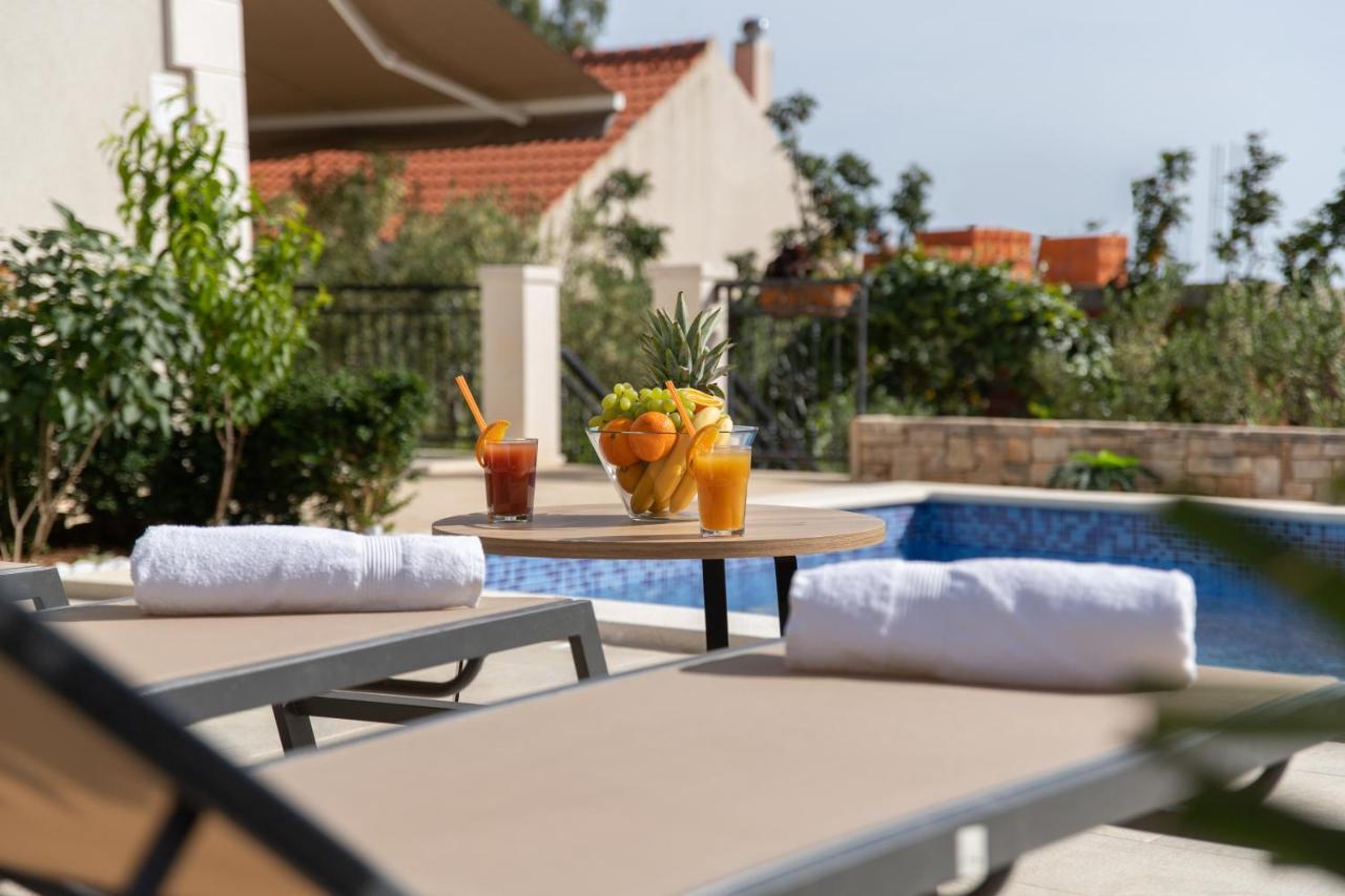 Villa Sun Garden - 4 Star Villa With Heated Swimming Pool, Quiet Bay, Bbq, 50M From The Sea มิลนา ภายนอก รูปภาพ